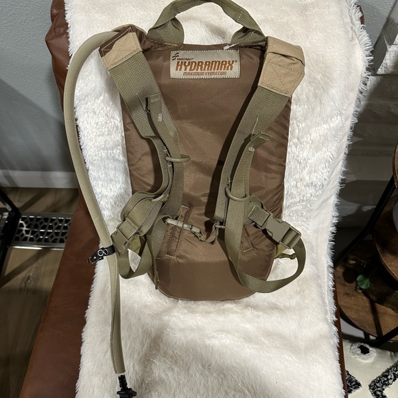 Hydromax VS Amrit dessert hydration system camelback new with tags - Picture 3 of 5